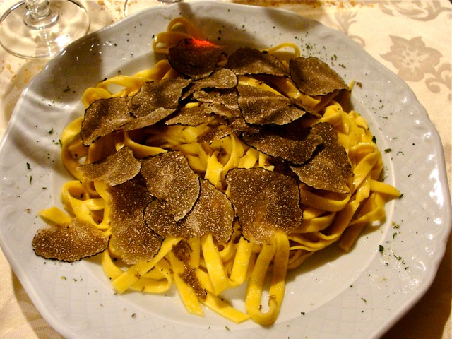 Fettuccine al tartufo (per 4 persone)